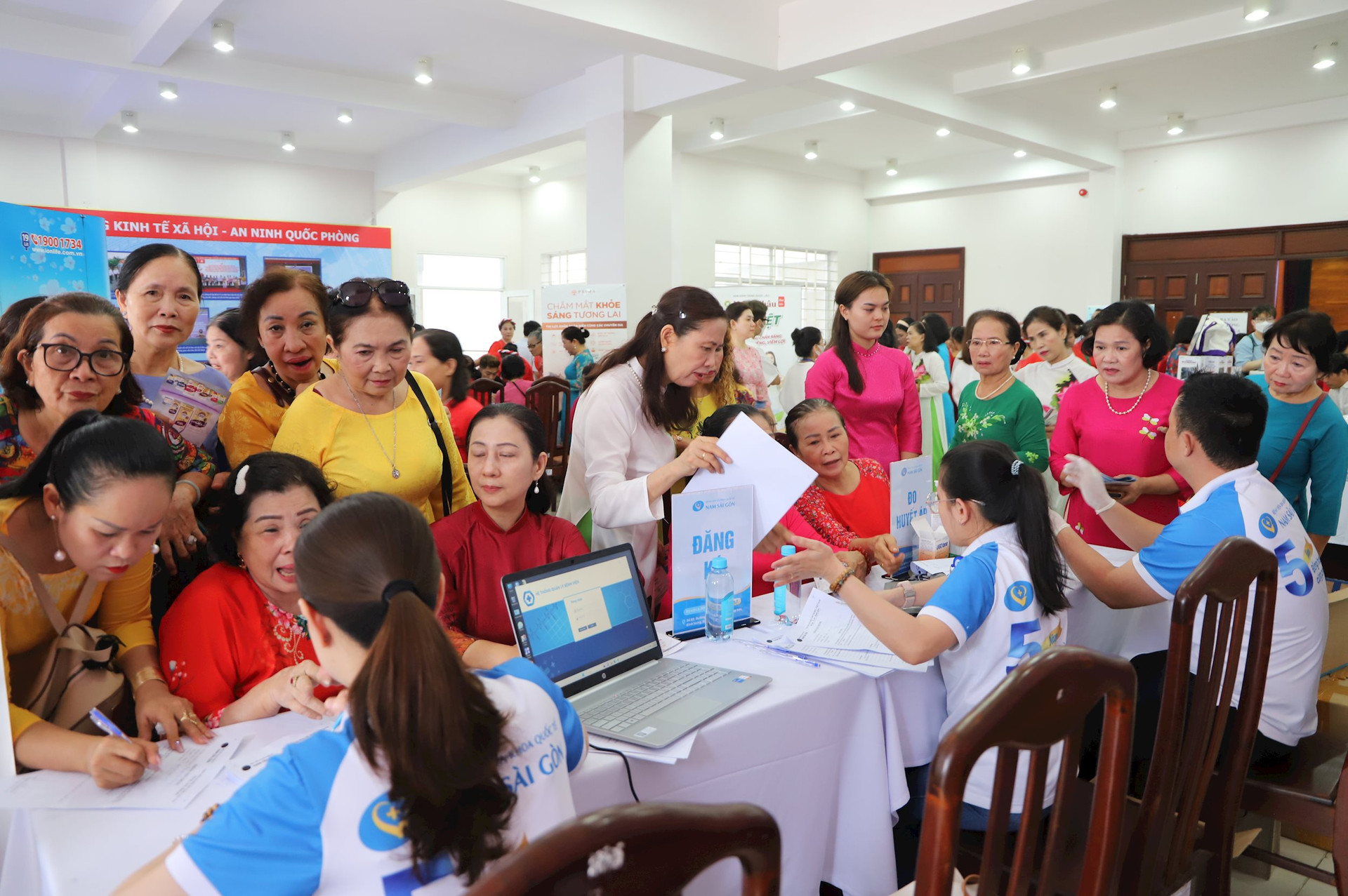 2.-benh-vien-da-khoa-quoc-te-nam-sai-gon-thuong-xuyen-trien-khai-cac-chuong-trinh-kham-benh-mien-phi-vi-suc-khoe-cong-dong.jpg