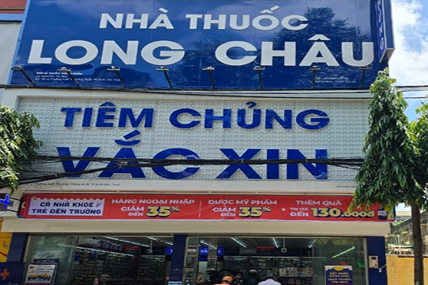 tiem-chung-tai-co-so-long-chau-mot-be-gai-6-thang-tuoi-nga-xuong-dat-nut-so-nao-hinh-anh-1.png