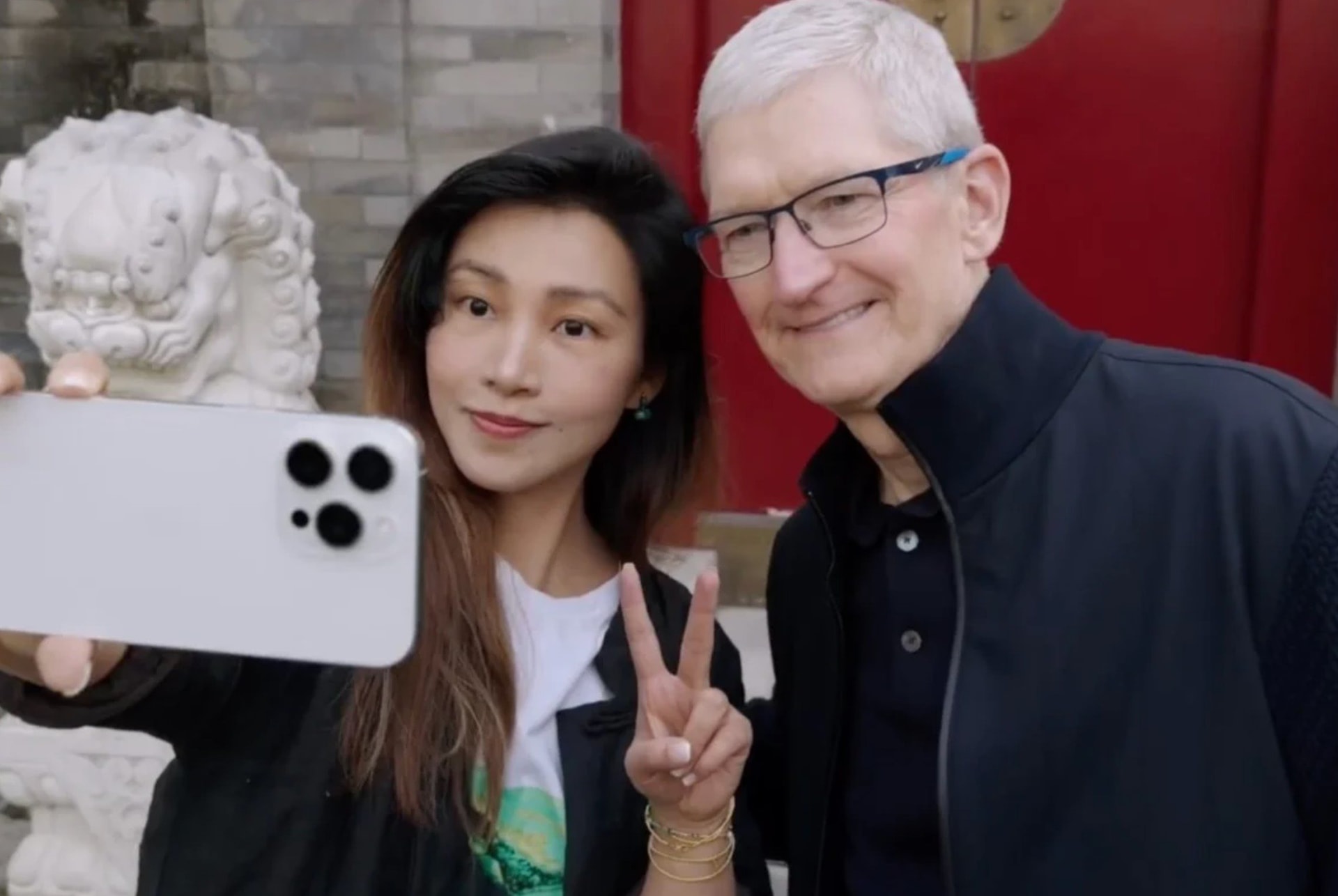 tim-cook-am-tham-toi-trung-quoc-khi-viec-trien-khai-apple-intelligence-van-chua-chac-chan-2-.jpg