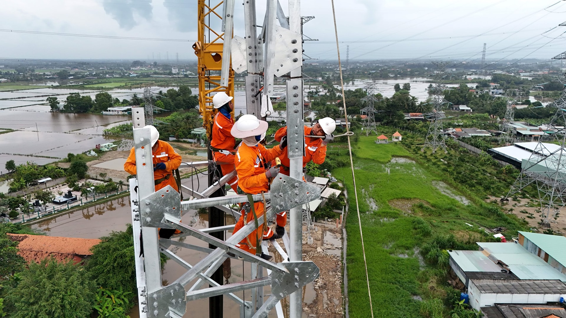 thi-cong-nuoc-rut-chuan-bi-hoan-thanh-dong-dien-cong-trinh-cac-lo-ra-110kv-tram-220kv-ben-luc-tinh-long-an-3-.jpg