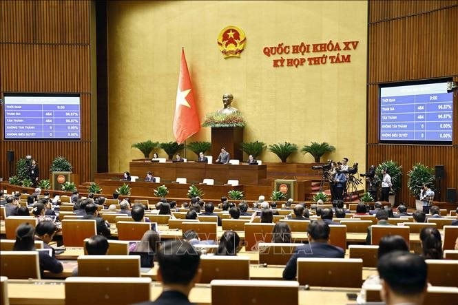 Quốc hội ra nghị quyết về cấm thuốc lá điện tử 