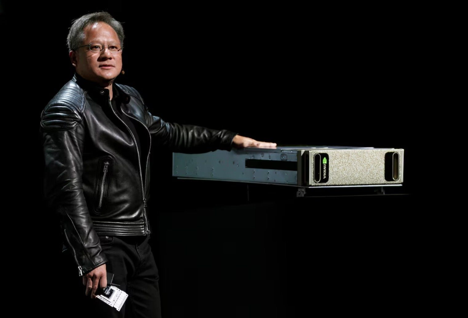 co-phieu-nvidia-dat-muc-cao-ky-luc-truoc-khi-ceo-jensen-huang-co-bai-phat-bieu-quan-trong-o-ces-2025.jpg