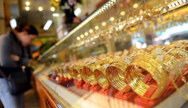 Giá vàng hôm nay 19.9: 'Cơn bão' chực chờ, nhà đầu tư nên làm gì? 