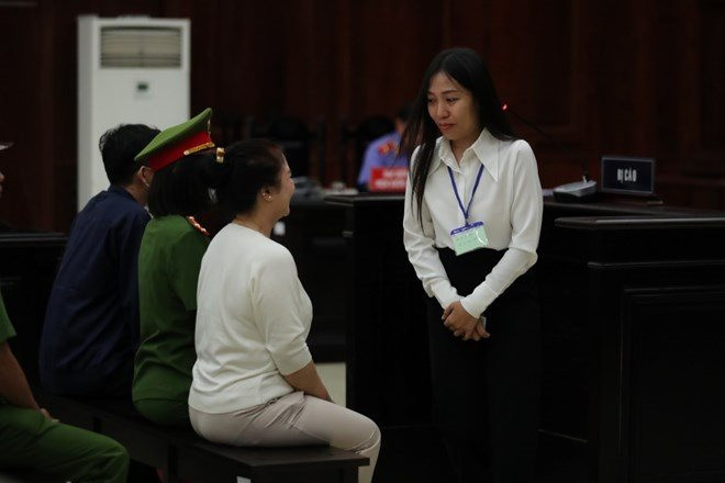 Trợ lý và nhân viên bà Nguyễn Phương Hằng được tha tù trước hạn 