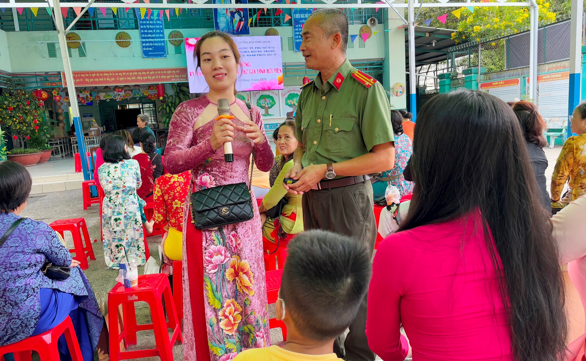 anh-2-hoi-vien-phu-nu-p.hiep-binh-chanh-tp-thu-duc-soi-noi-hien-ke-trong-buoi-truyen-thong-phong-ngua-toi-pham-loi-dung-cong-nghe-cao-sang-9.3..jpg