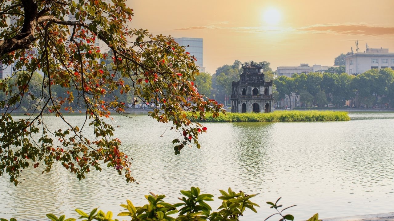 hoan-kiem-lake.jpg