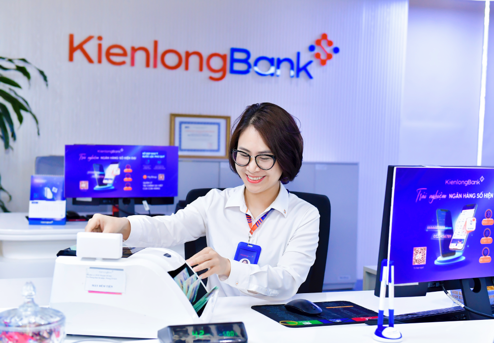 kienlongbank-giao-dich-vien-1.png