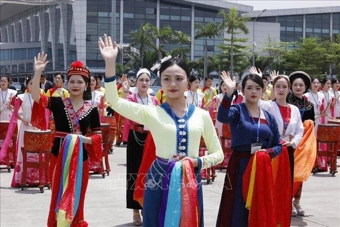 tap-can-binh-2.jpg