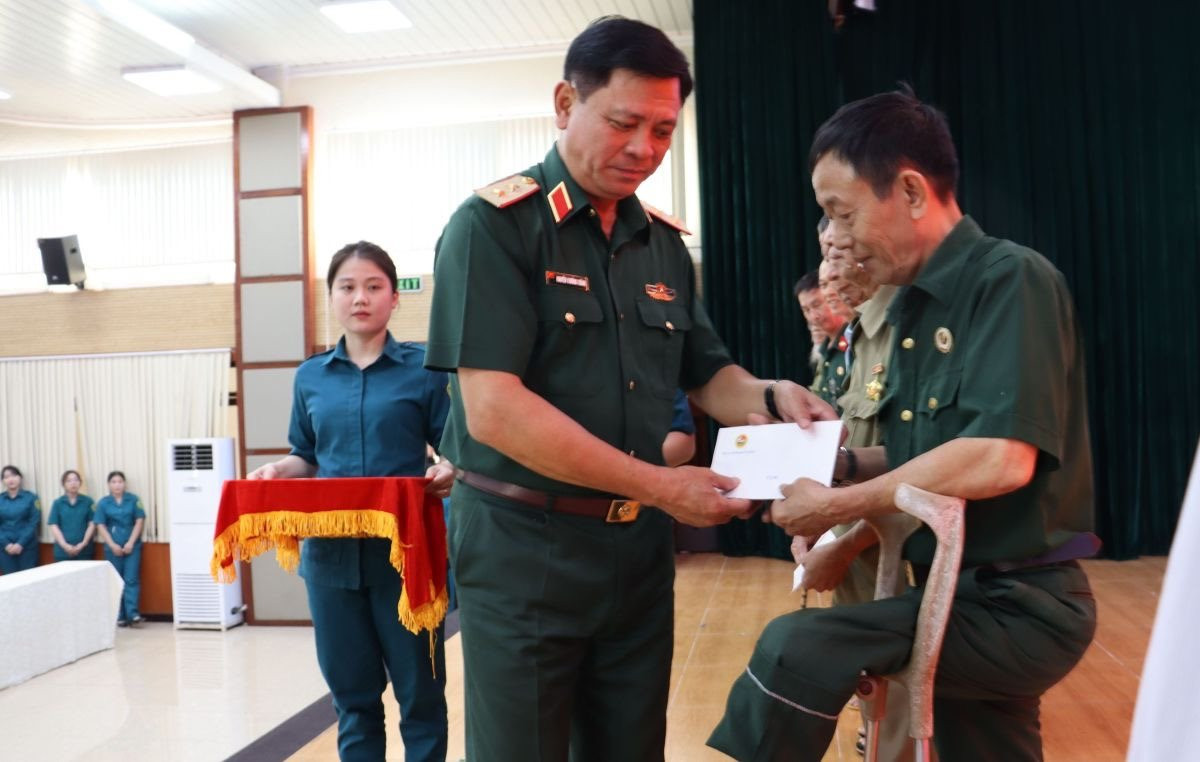 Bộ Tư lệnh Quân khu 7 thăm, tặng quà gia đình chính sách tại Đồng Nai 