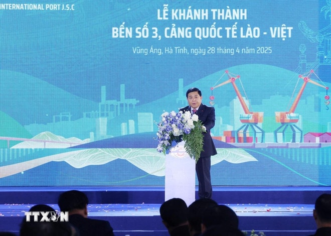 ttxvn-chu-tich-nuoc-luong-cuong-va-tong-bi-thu-chu-tich-nuoc-lao-du-le-khanh-thanh-ben-so-3-cang-quoc-te-lao-viet-3.jpg