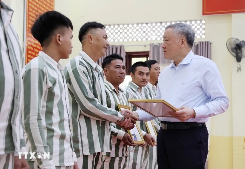 cong-bo-quyet-dinh-dac-xa-cua-chu-tich-nuoc-tai-trai-giam-aaabbbbbb.jpg