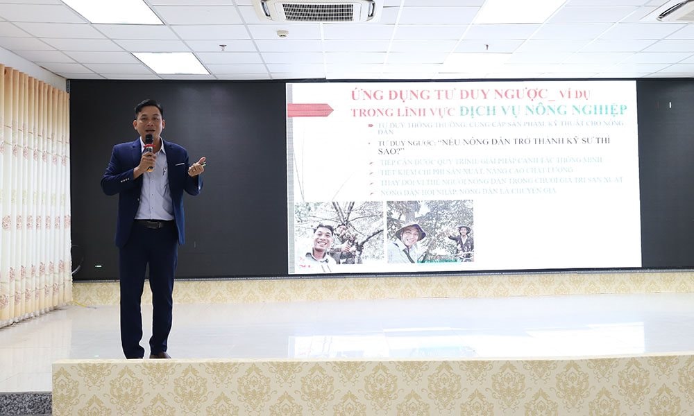 tv-ong-nguyen-van-tien-tv-hd-co-van-khoi-nghiep-tra-vinh.jpg