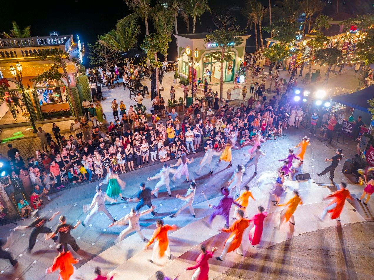 show-hoat-nao-tai-cho-dem-sunset-town-phu-quoc.jpg
