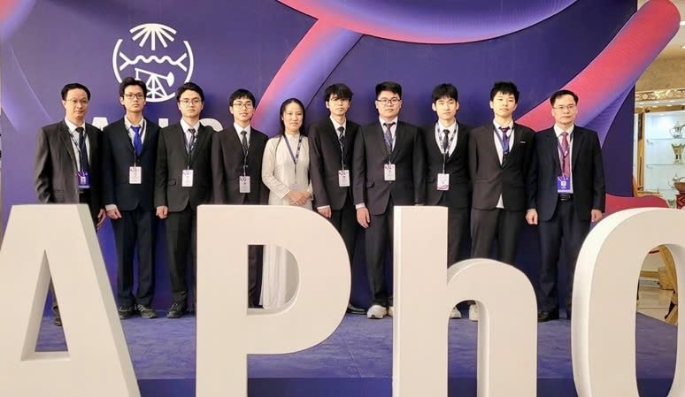 Cả 8 học sinh Việt Nam đều đoạt huy chương tại Olympic Vật lý châu Á 2025 