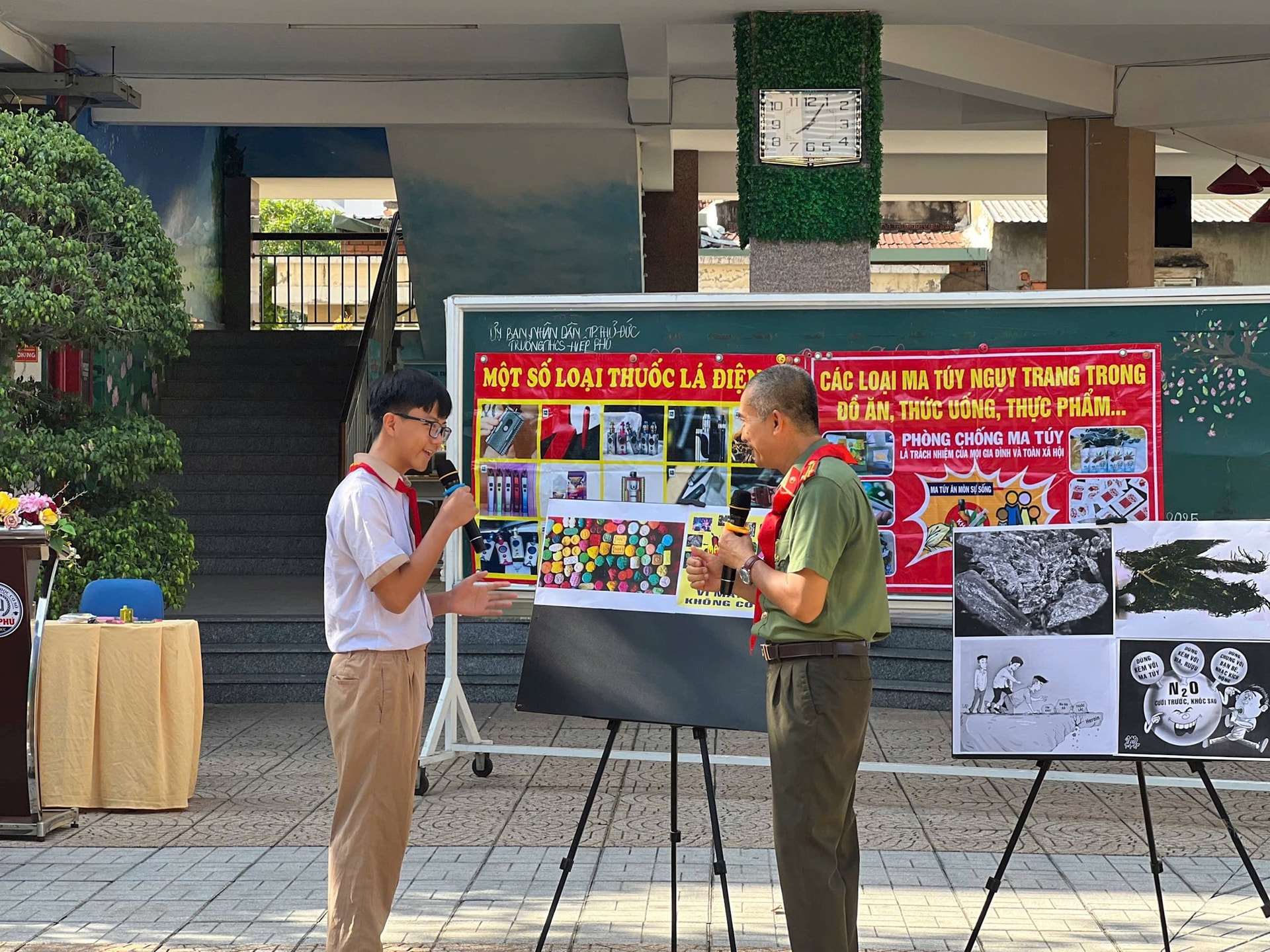 anh-1-hoc-sinh-truong-thcs-hiep-phu-tp-thu-uc-soi-noi-tuong-tac-trong-tiet-sinh-hoat-phong-chon-g-thuoc-la-ien-t-u-sang-12.5..jpg
