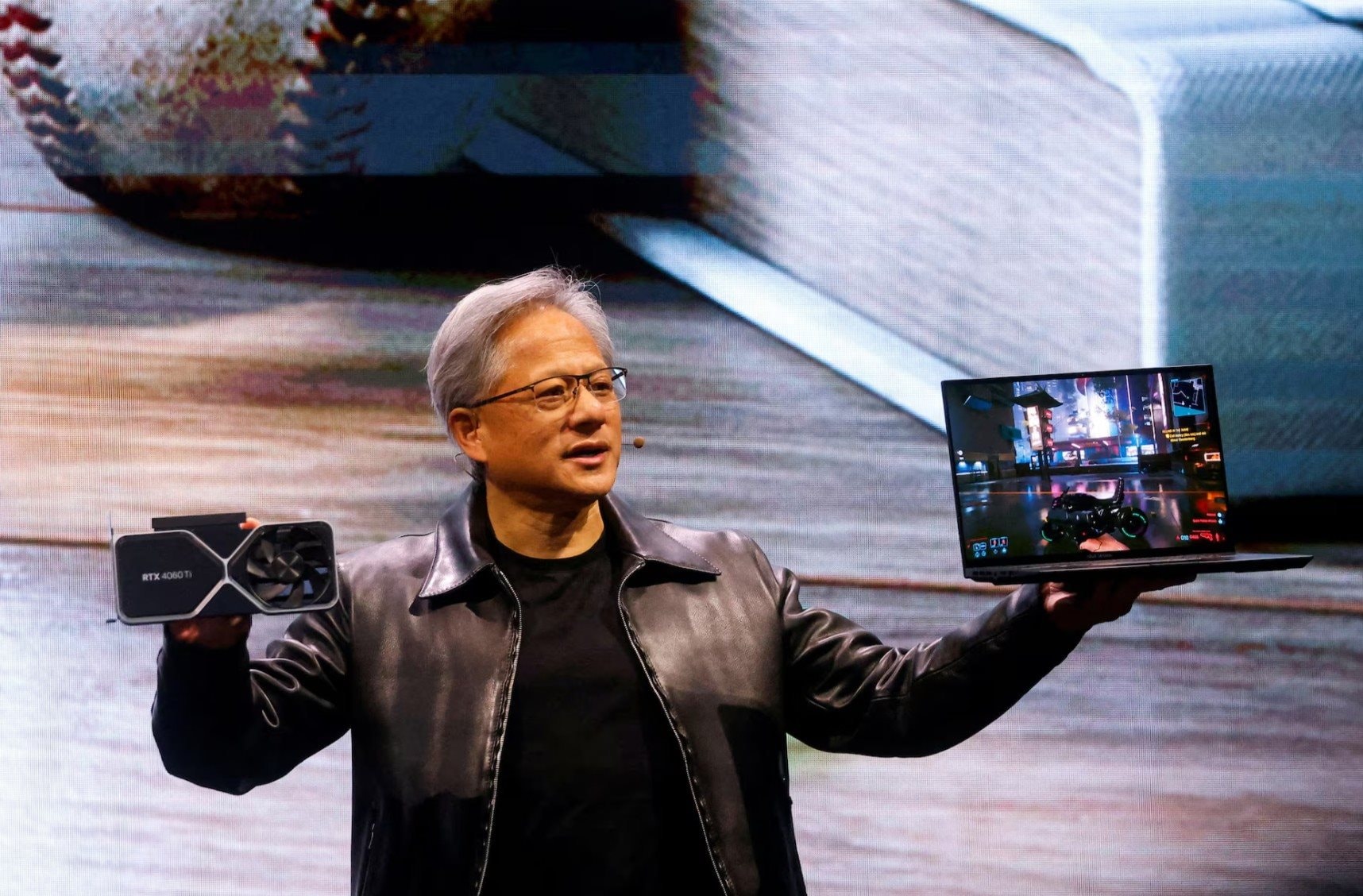 trien-lam-computex-2025-gioi-thieu-nhung-cai-tien-moi-nhat-ve-ai-ceo-nvidia-la-tam-diem1.jpg