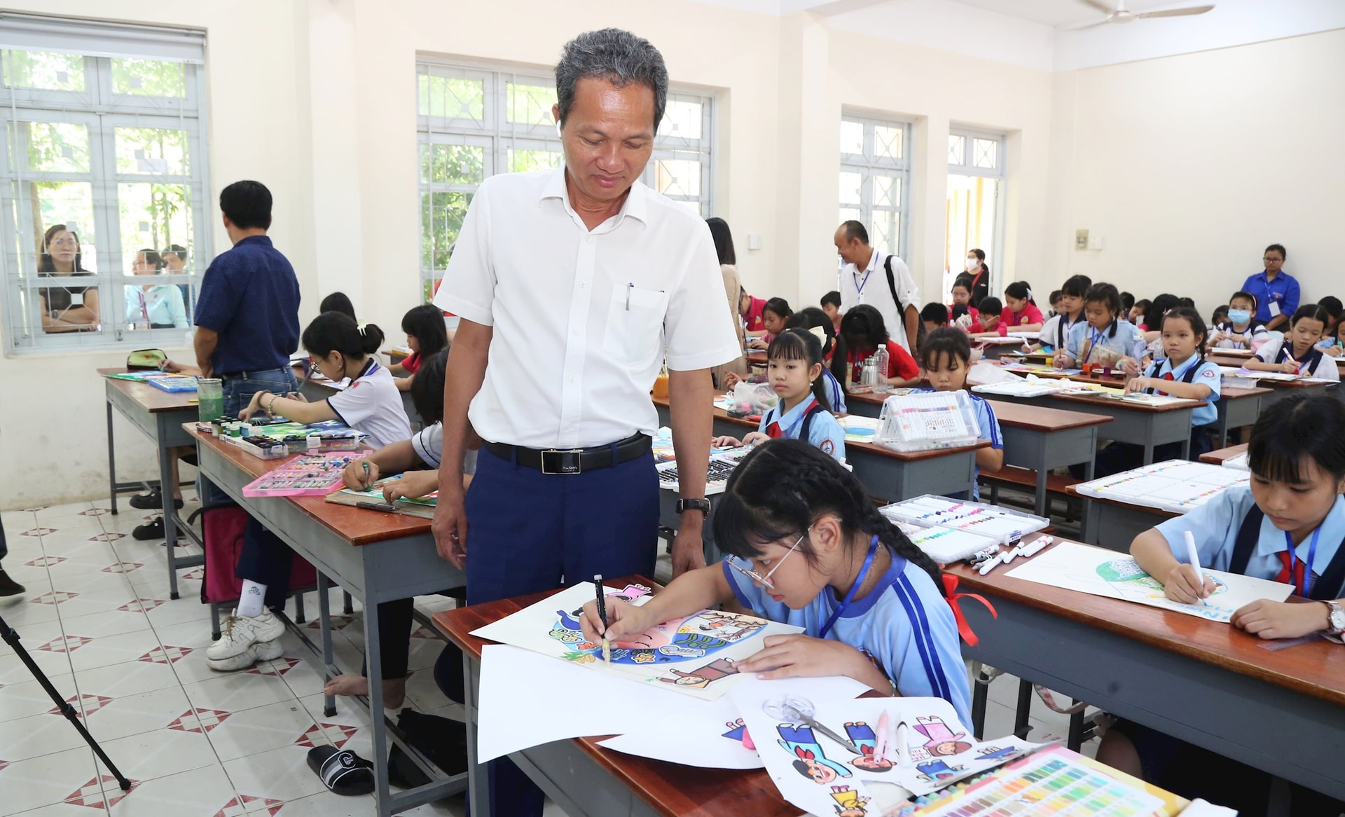 1-ong-nguyen-van-dang-pho-tong-giam-doc-sawaco-tham-gia-ban-giam-khao-cuoc-thi.jpg