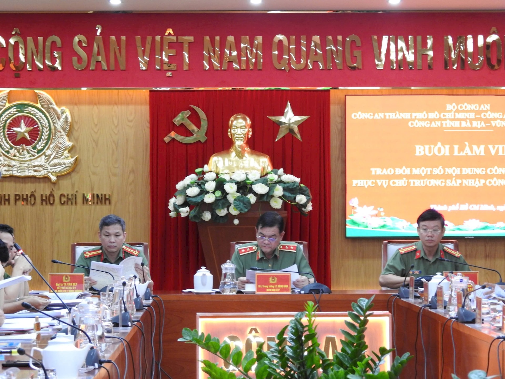 anh-2-ca-3-tinh-lam-viec.jpeg