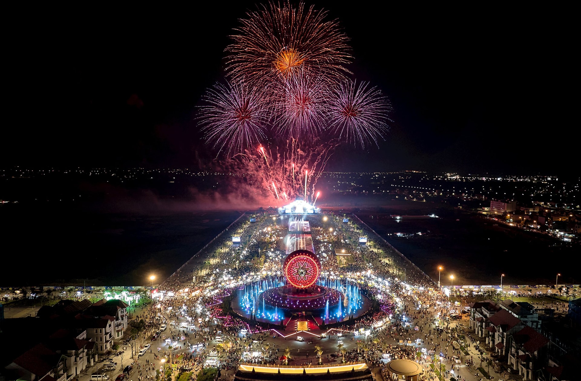quang-truong-cong-vien-le-hoi-se-la-dia-diem-ban-phao-hoa-hang-tuan.jpg