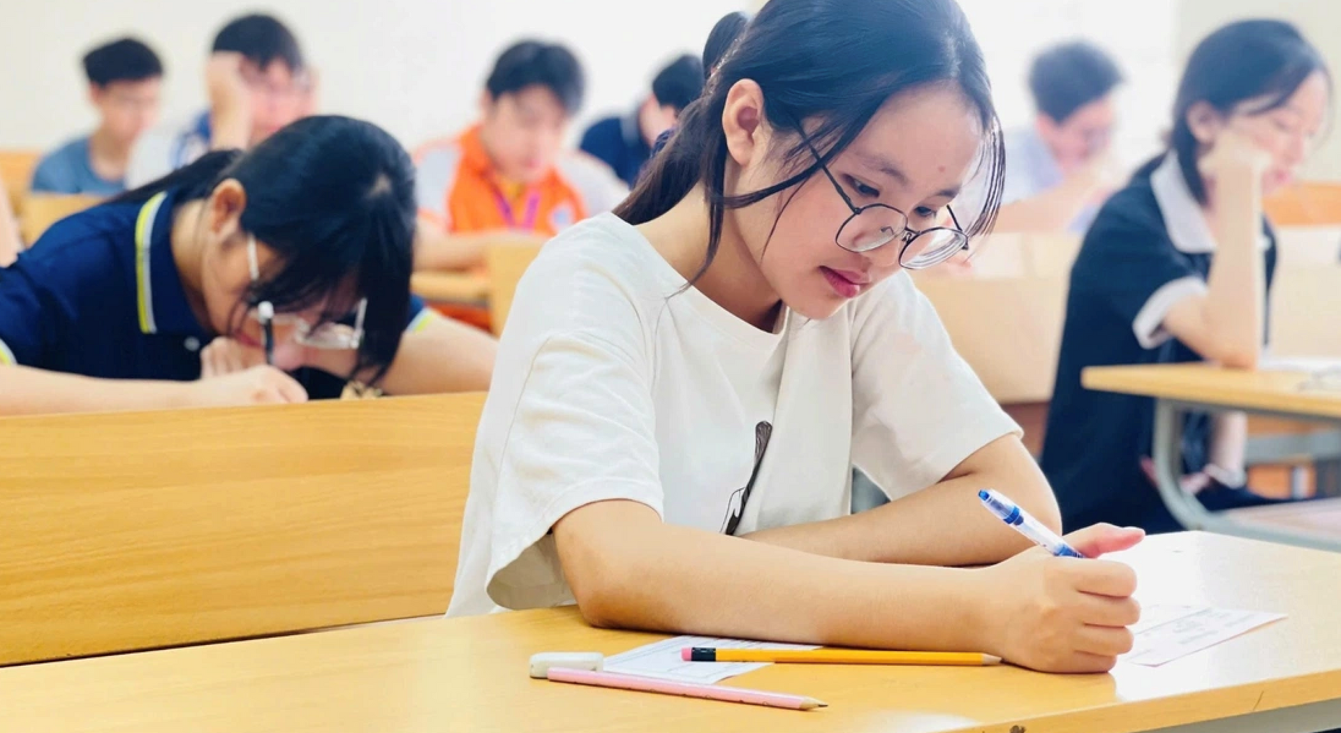 Sáng nay, gần 103.000 thí sinh Hà Nội chính thức làm thủ tục dự thi lớp 10 