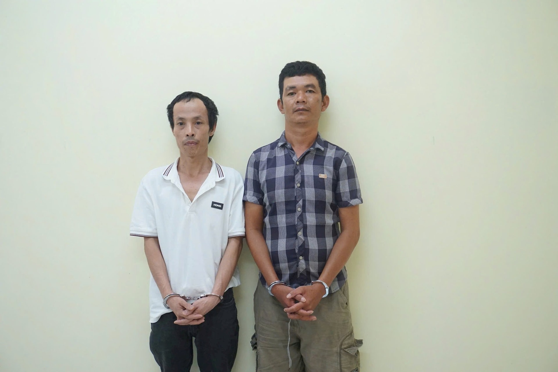 anh-3-tu-trai-qua-ngo-son-ha-tran-nhu-phuoc.jpeg