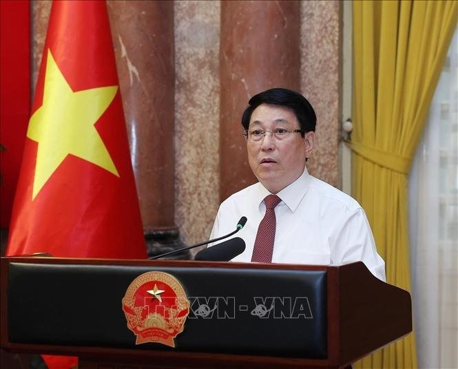 nguoi-lam-bao-1.jpg