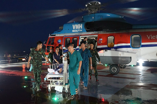 mot-ngu-dan-bi-thung-tang-tren-dao-truong-sa-duoc-dua-vao-dat-lien-phau-thuat-thanh-cong.png