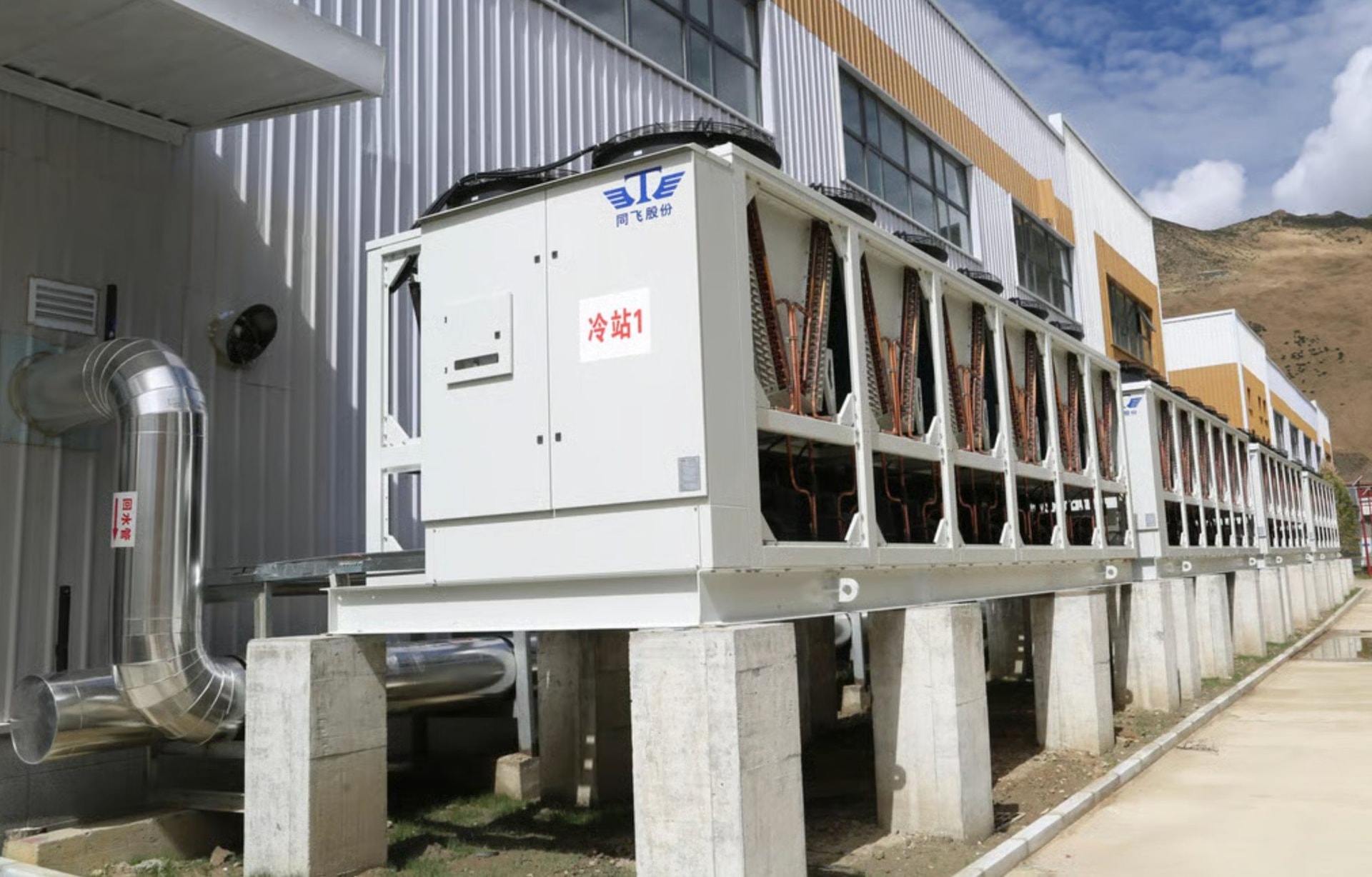 trung-quoc-xay-trung-tam-ai-tren-noc-nha-the-gioi-tiet-kiem-320-trieu-kwh-dien-moi-nam1.jpg