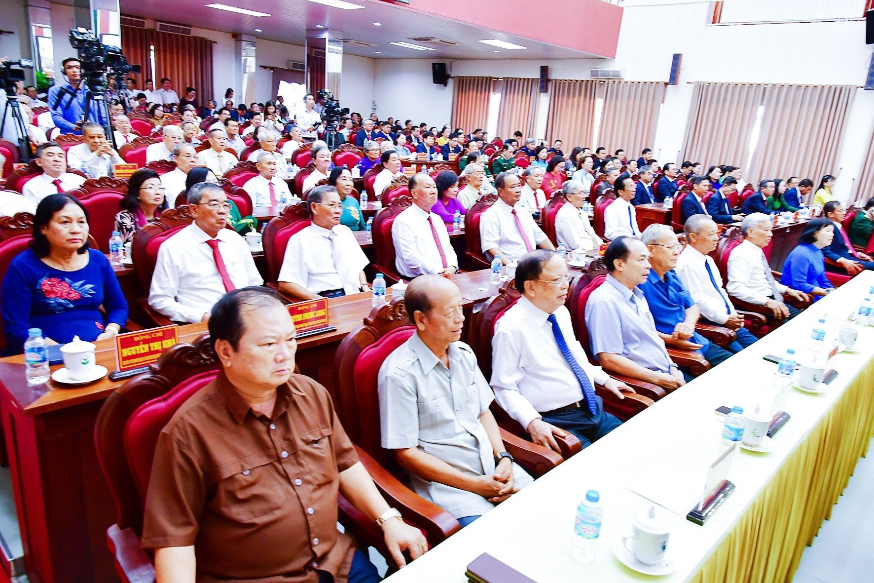 dai-bieu-vinh-long-tham-gia-30.6.jpg