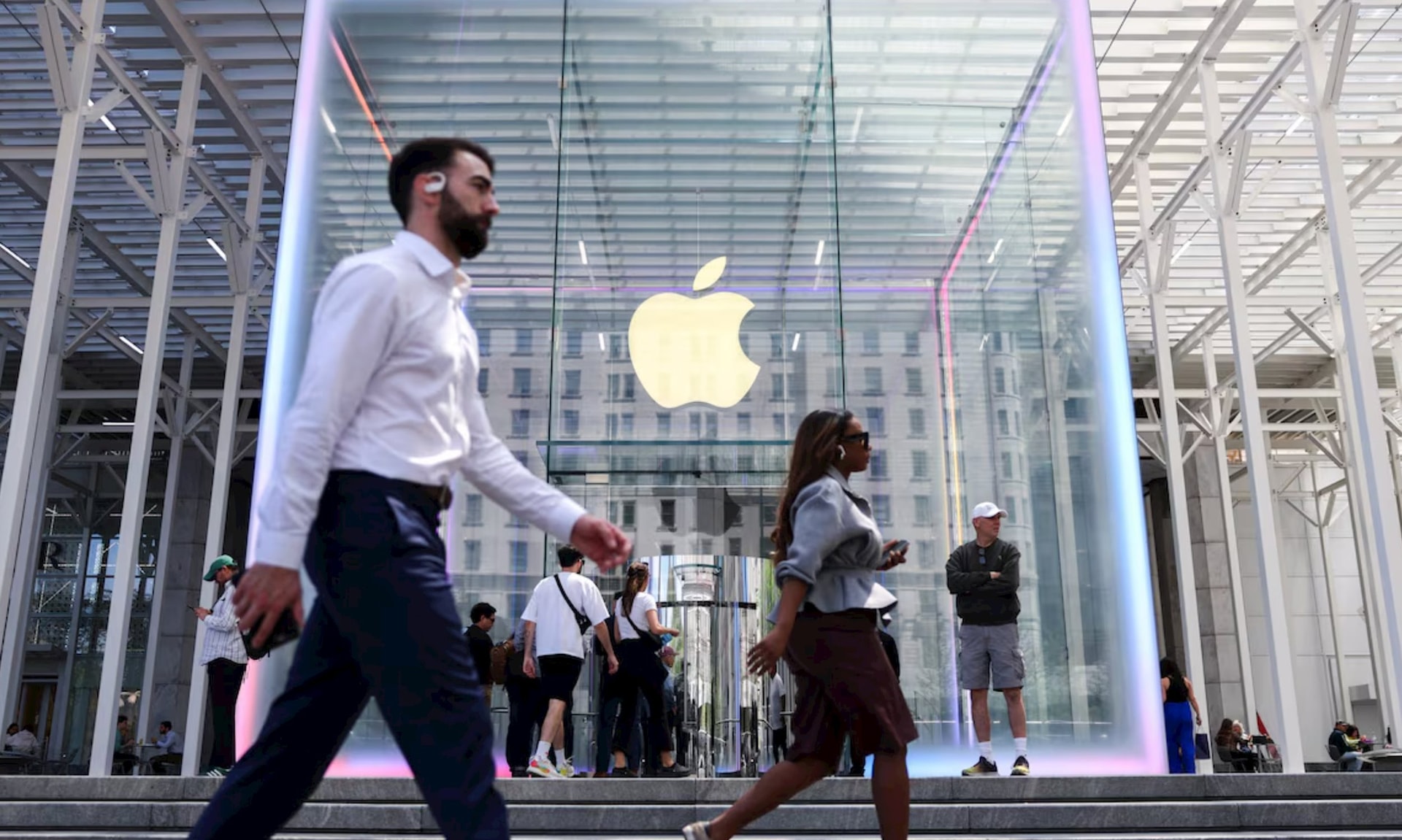 apple-khong-the-bac-vu-kien-doc-quyen-smartphone-tu-bo-tu-phap-my-can-nhac-dung-ai-cua-openai-hoac-anthropic.jpg