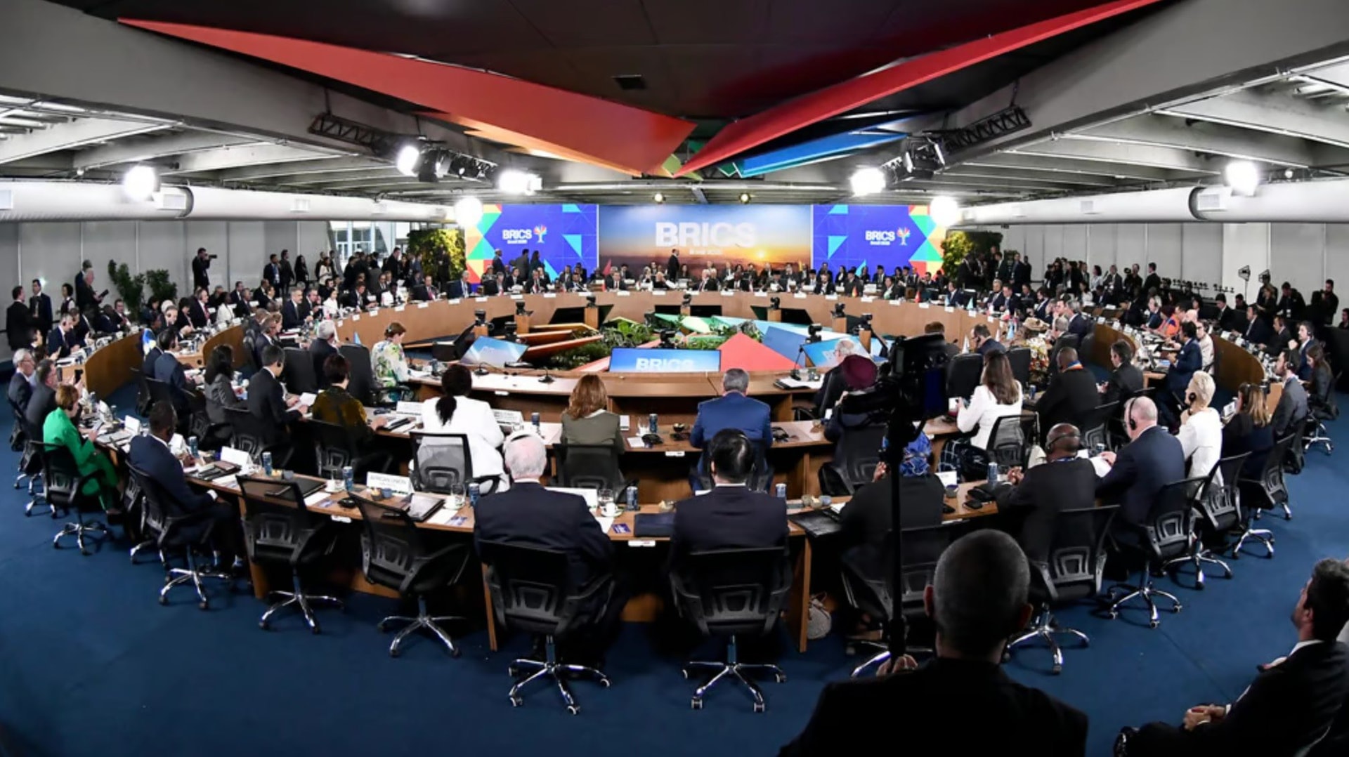 brics-chong-lai-viec-dung-ai-thu-thap-du-lieu-qua-muc-khong-de-cac-nuoc-ngheo-hon-bi-bo-lai-1-.jpg