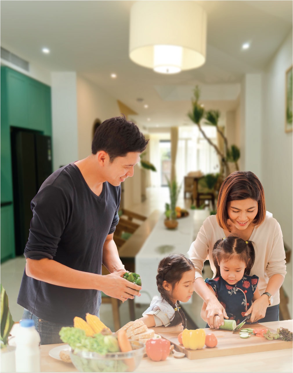 Hình 2 - Cuộc sống an lành, hạnh phúc của cư dân gia đình trong căn hộ Tesla