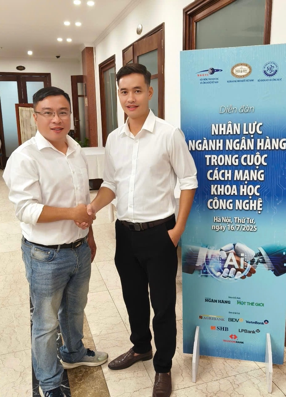 dien-dan-nhan-luc-nganh-ngan-hang-truoc-lan-song-khoa-hoc-cong-nghe-2.jpg