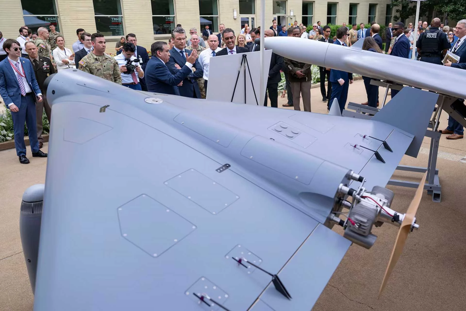 drone trưng bày