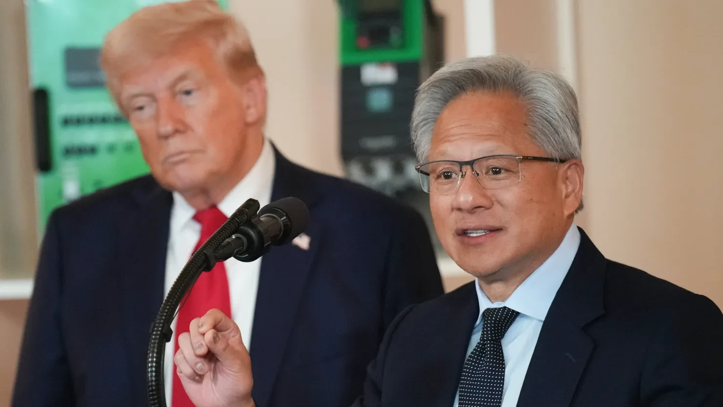 Jensen Huang vượt Elon Musk, Tim Cook trong cuộc chiến giành tầm ảnh hưởng ở Mỹ