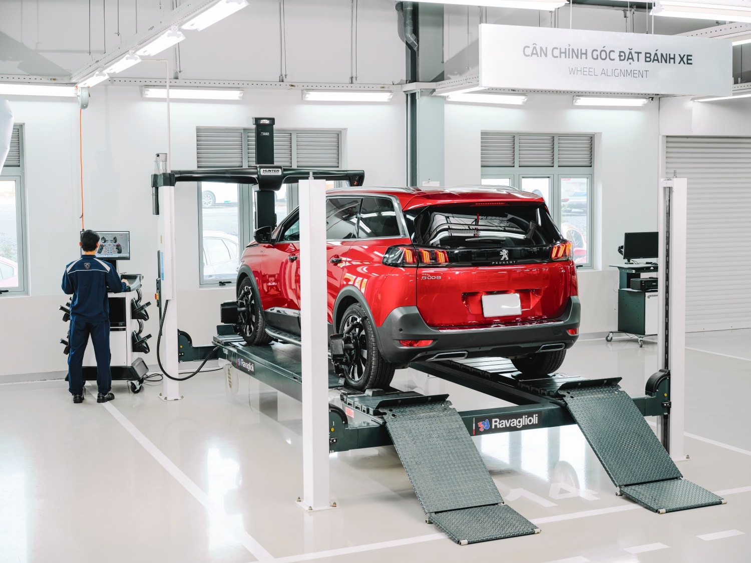 3. Trang thiết bị hiện đại cùng đội ngũ kỹ thuật viên tay nghề cao tại THACO AUTO