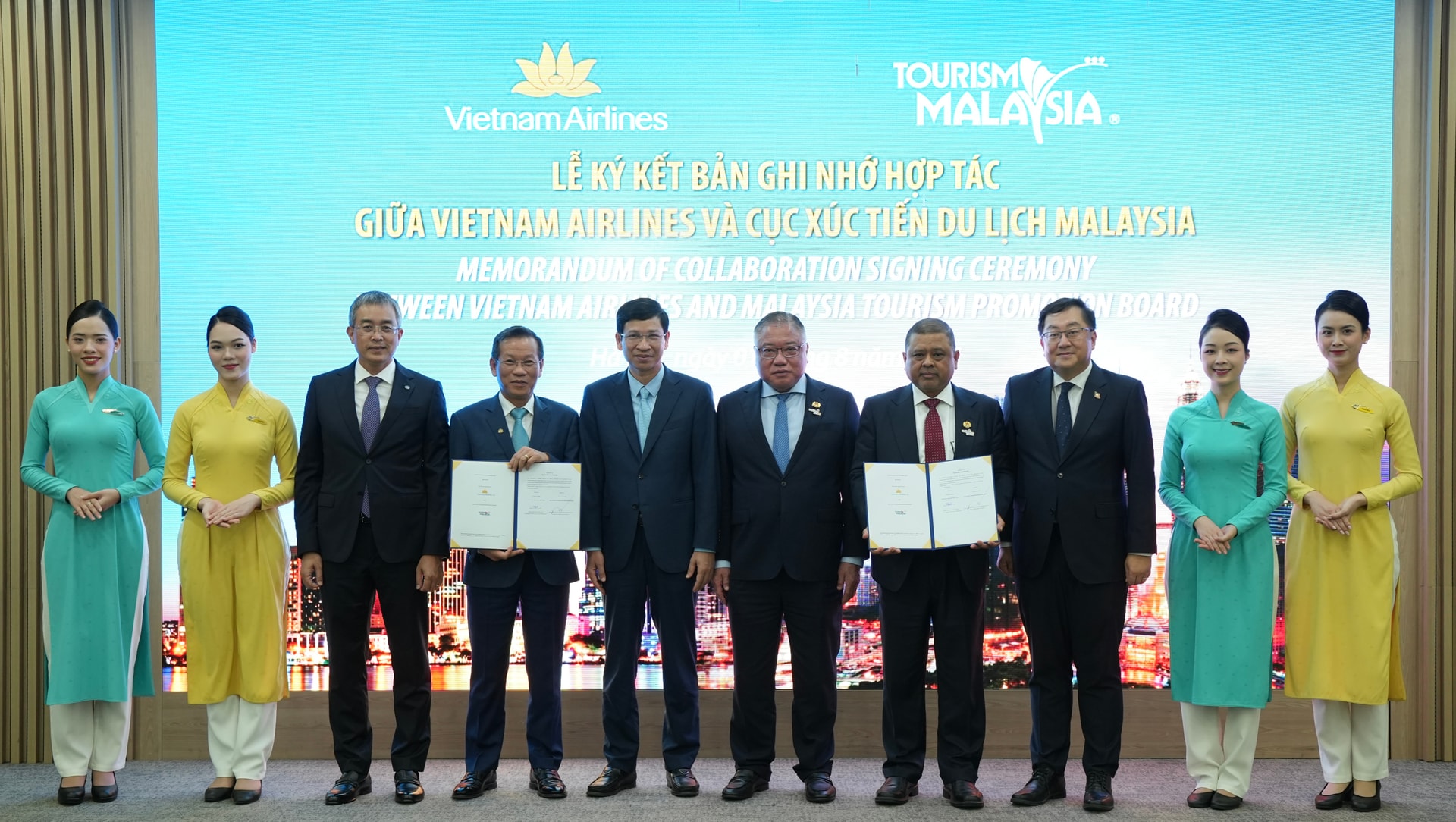 Vietnam Airlines và Cục Xúc tiến Du lịch Malaysia ký kết Biên bản ghi nhớ hợp tác nhằm tăng cường kết nối hàng không và quảng bá điểm đến