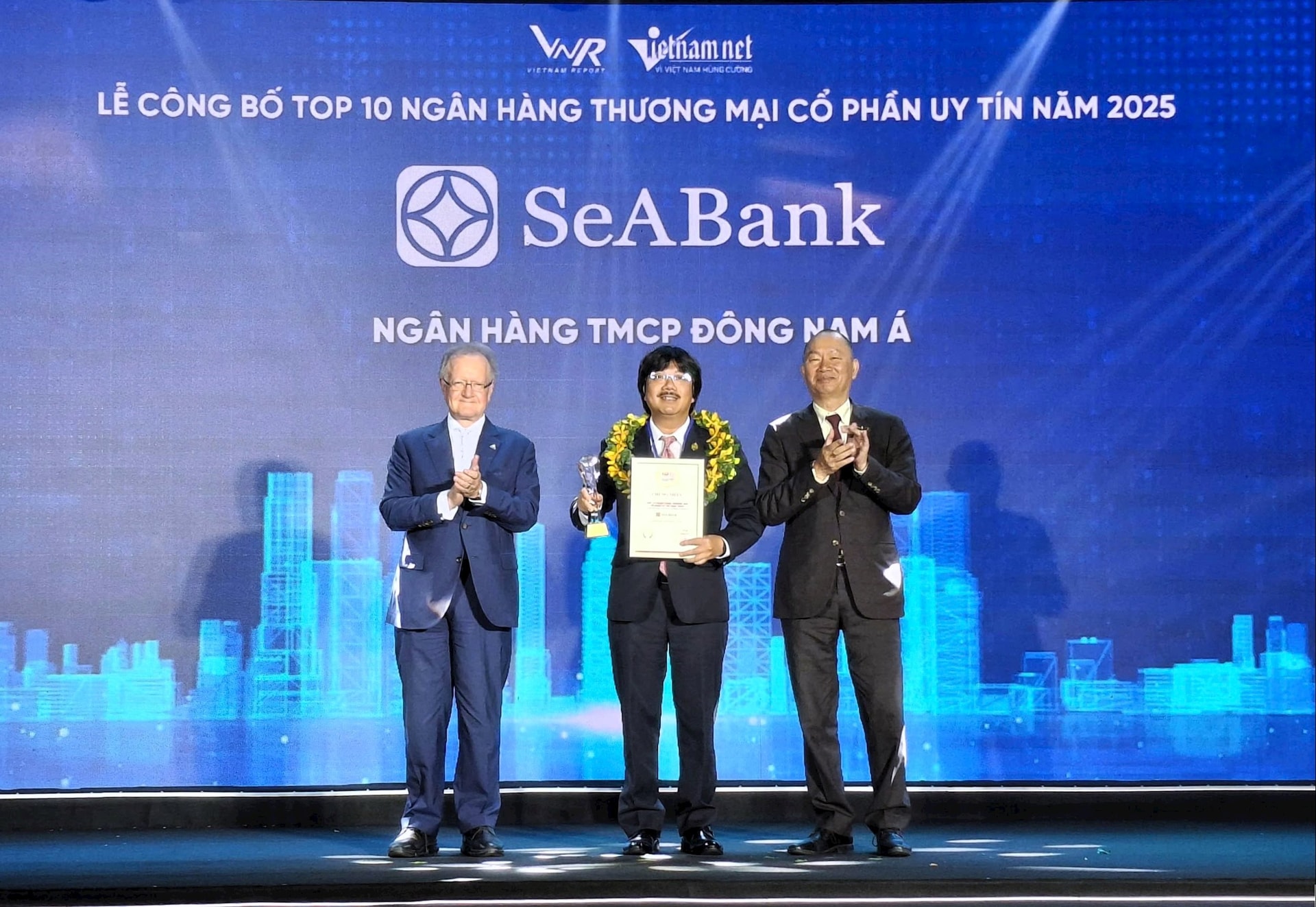 Top 10 ngan hang tu nhan VNR
