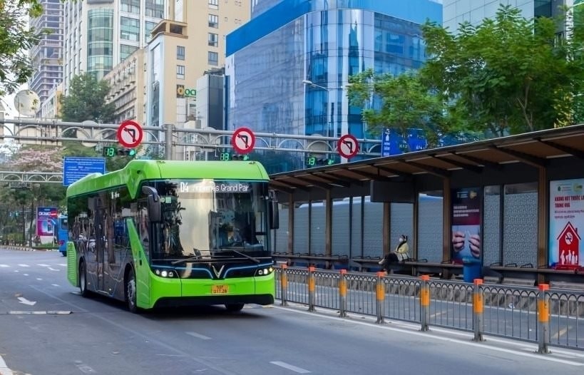 Giao thông xanh cho TP.HCM không chỉ là chuyển xe xăng sang xe điện 