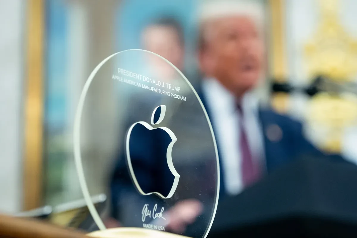 Tim-Cook-tang-ong-Trump-tam-kinh-ma-vang-Apple-chi-600-ti-USD-o-My-tranh-thue (2)