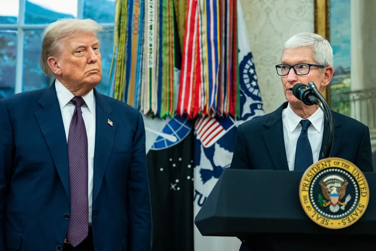 Tim-Cook-tang-ong-Trump-tam-kinh-ma-vang-Apple-chi-600-ti-USD-o-My-tranh-thue (3)