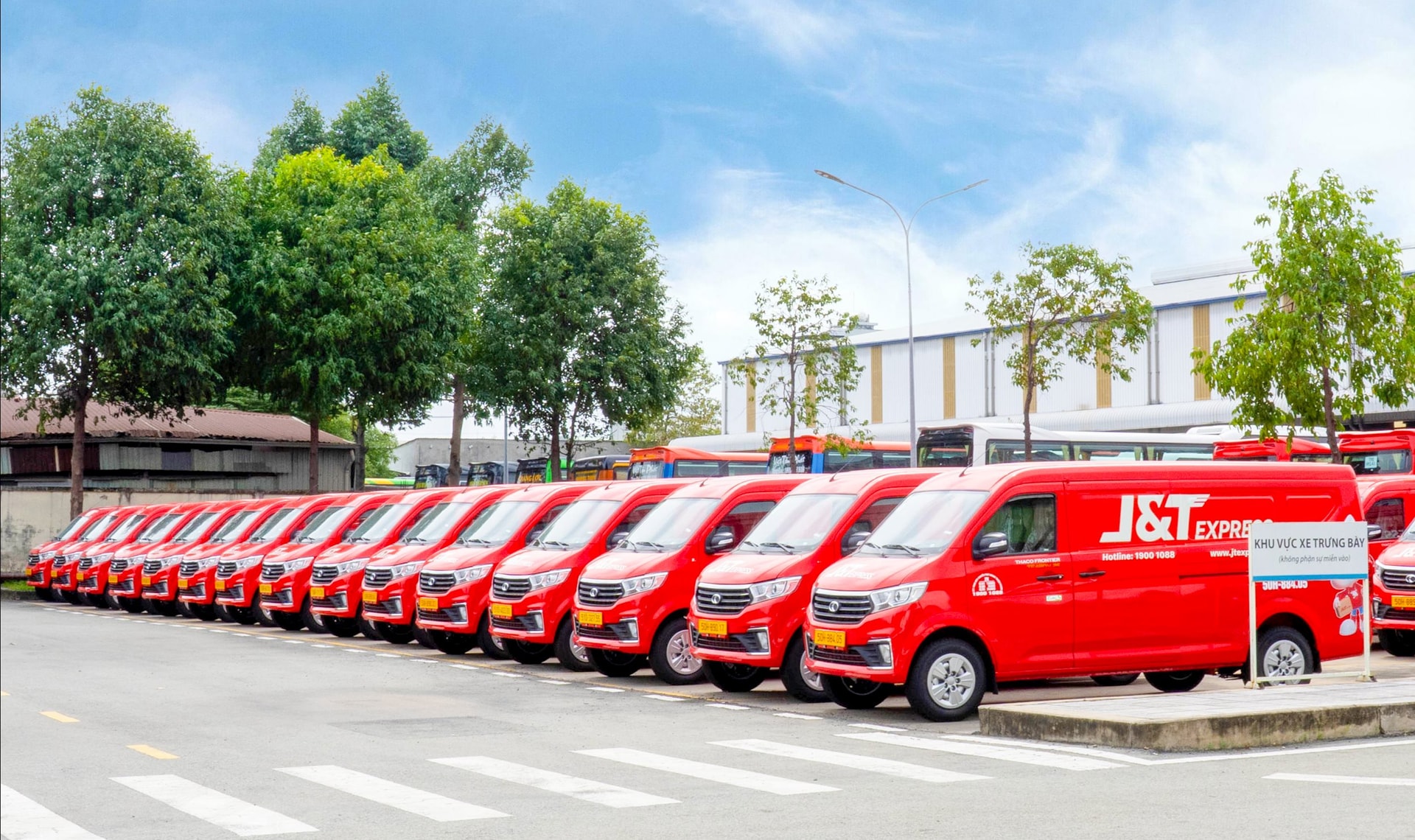 Hình 3 - Mẫu xe THACO Towner Van