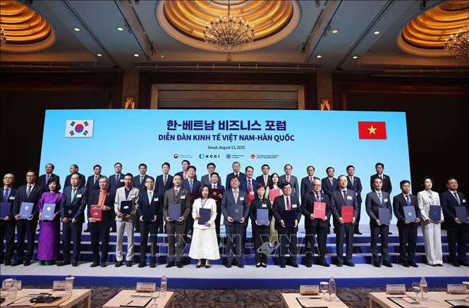 Tổng Bí thư Tô Lâm và Thủ tướng Hàn Quốc chứng kiến lễ trao các thỏa thuận hợp tác