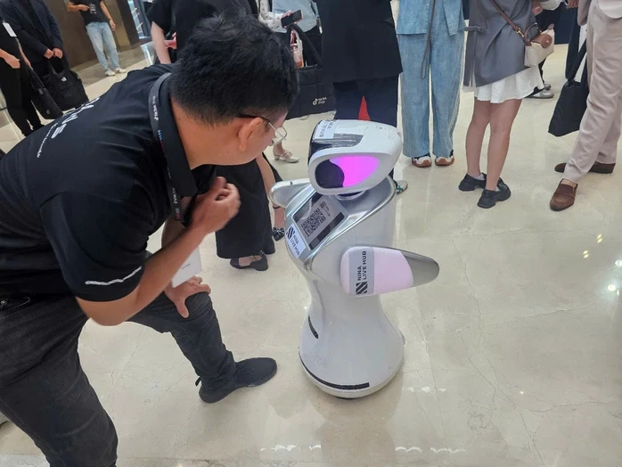 robot.jpg.webp