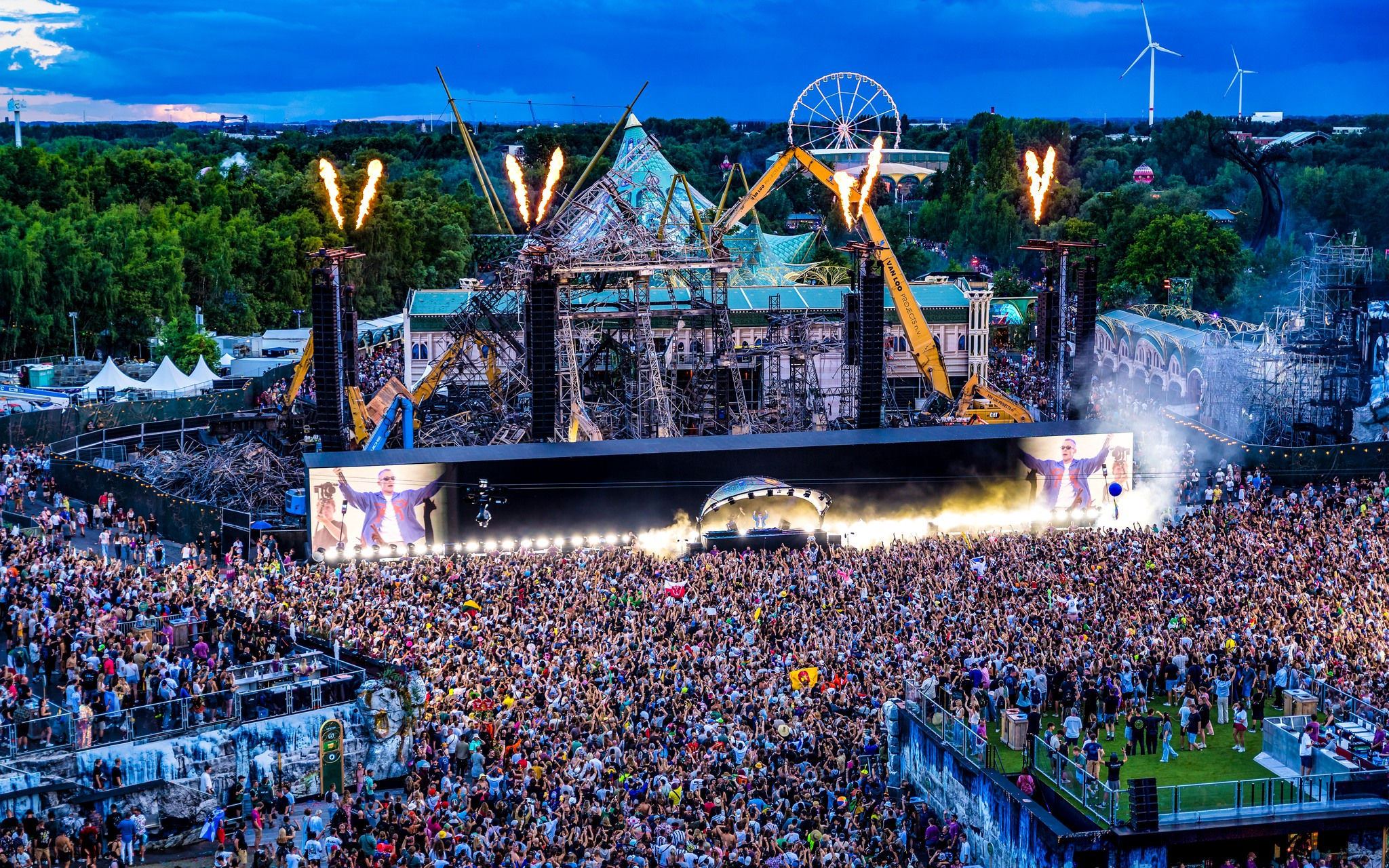 tomorrowland-2025-pha-ky-luc-livestream-tiktok-2.jpg