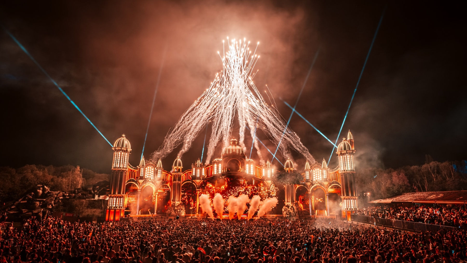tomorrowland-2025-pha-ky-luc-livestream-tiktok.jpg