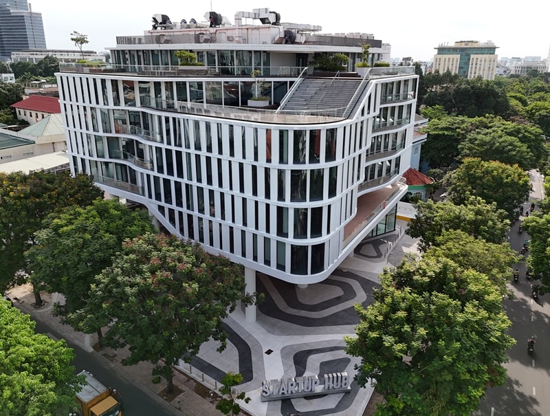 Tòa nhà Trung tâm Khởi nghiệp sáng tạo Thành phố (SIHUB) tọa lạc tại địa chỉ số 123 Trương Định, Phường Xuân Hòa, TP.HCM