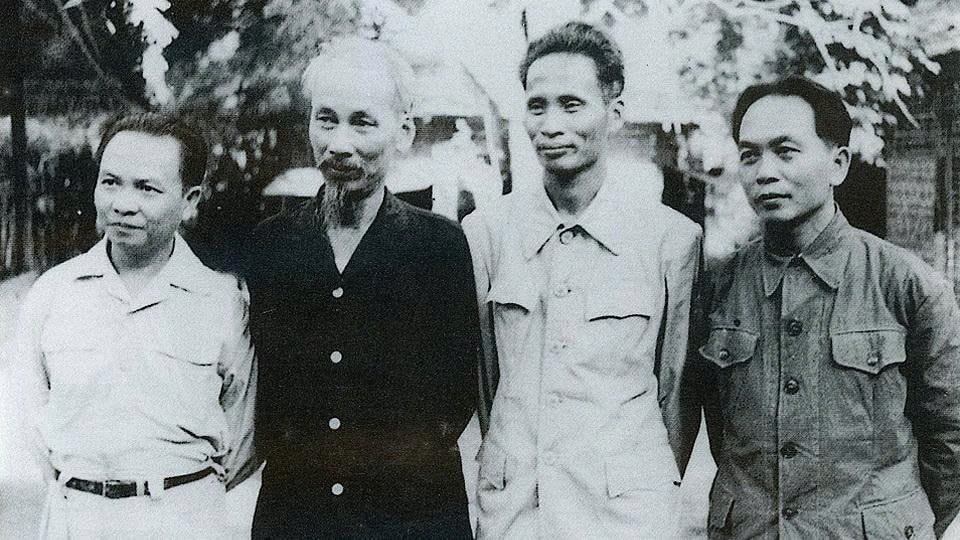 Chủ tịch Hồ Chí Minh và các 