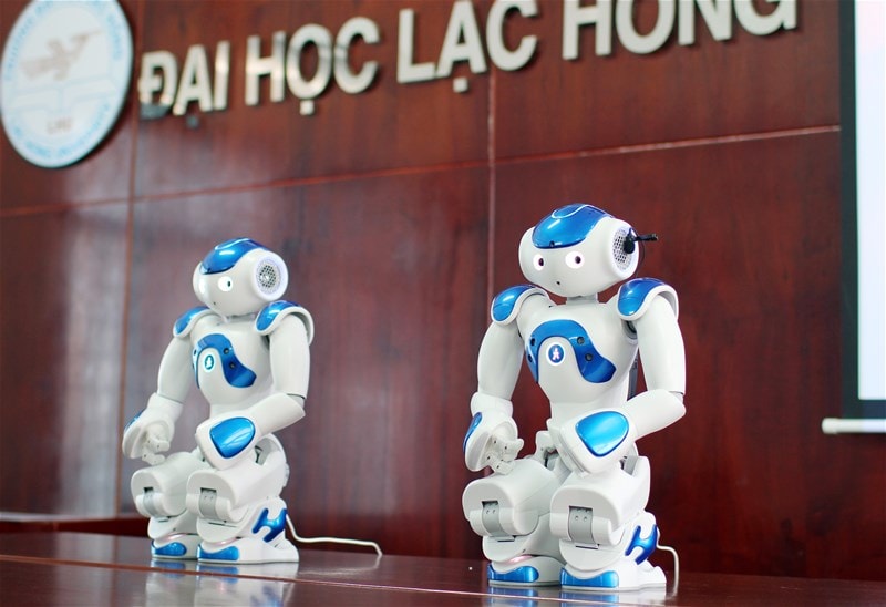 Robot dạy ngoại ngữ và hỗ trợ trẻ tự kỷ 