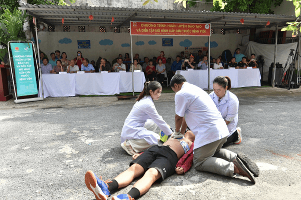 Bệnh viên Quân y 175 tổ chức chương trình huấn luyện đào tạo và diễn tập hô hấp cấp cứu nhằm phục vụ cho mô hình cấp cứu trước bệnh viện - Ảnh: BV